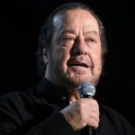 ΄΄Τελειώσαμε λοιπόν΄΄: Η αριστουργηματική ερμηνεία του Γιάννη Πάριου στο ωραιότερο τραγούδι του Θ. Πολυκανδριώτη…