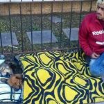 Μια φωτογραφία – τρανταχτό παράδειγμα για το πως πρέπει να φέρεται ο άνθρωπος στα ζώα!