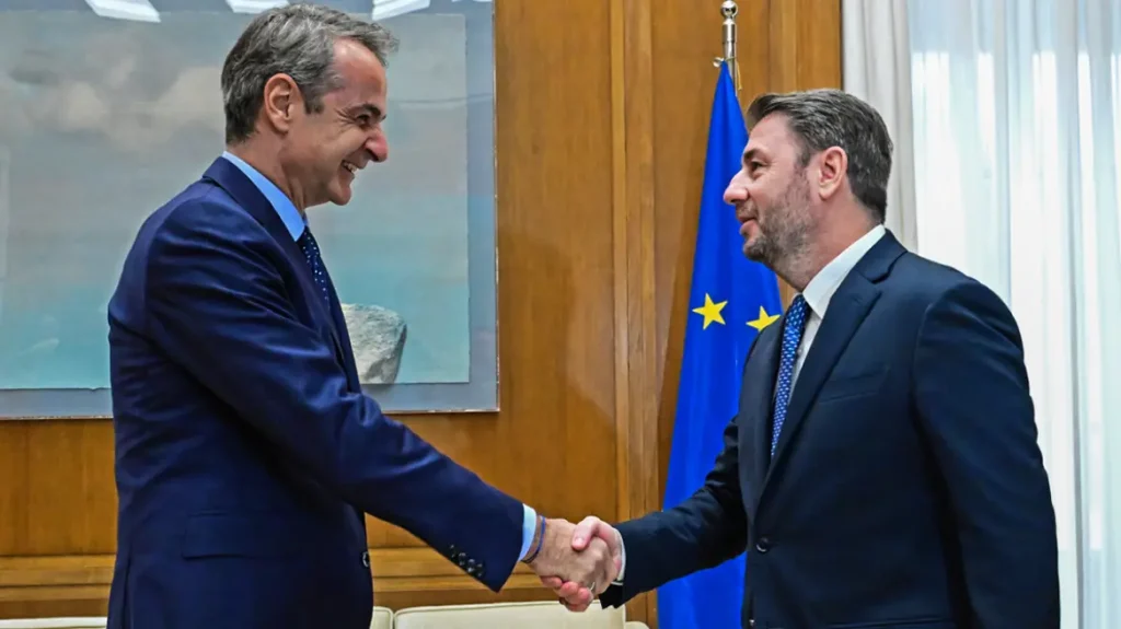 Πόσες μονάδες είναι μπροστά η ΝΔ, μεγάλη ΄΄μάχη΄΄ στη 2η θέση…